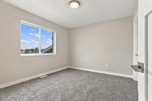 1000 34th Ave, Minot, ND 58703