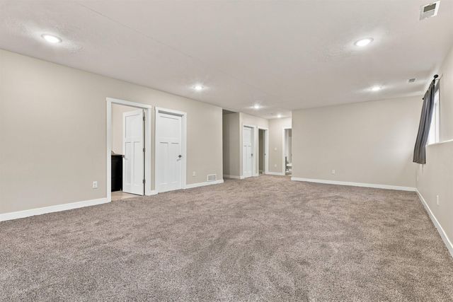 1000 34th Ave, Minot, ND 58703