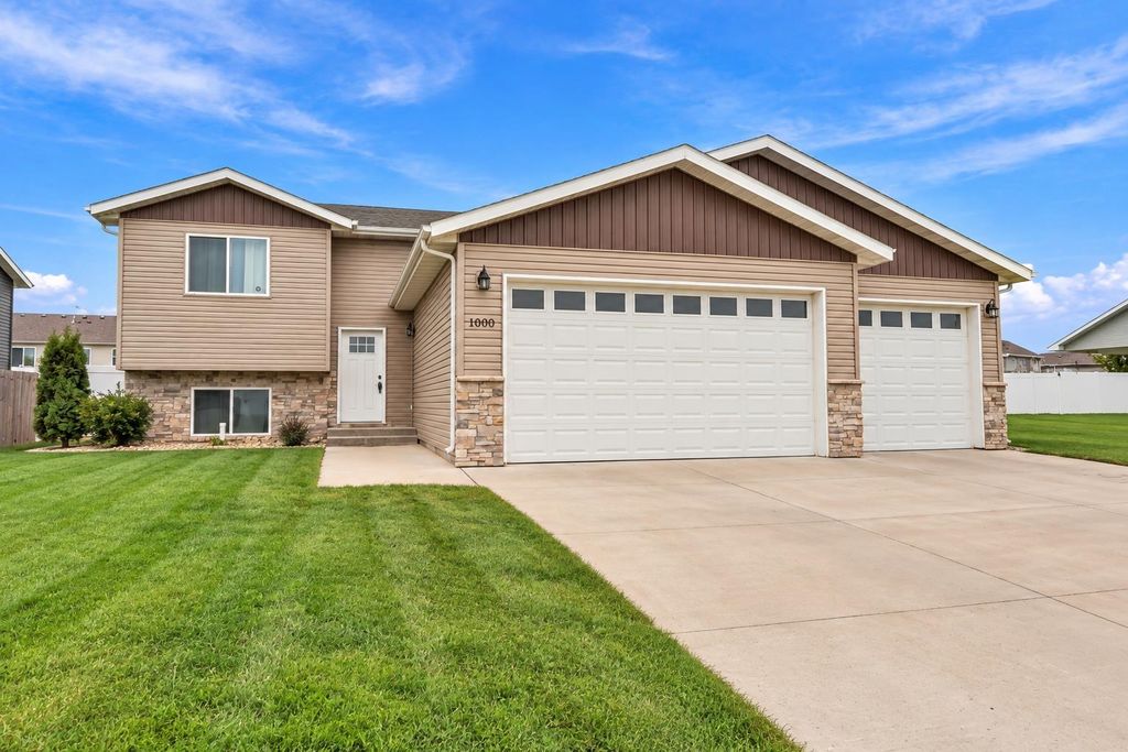 1000 34th Ave, Minot, ND 58703