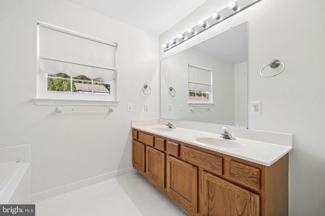 5943 ROTH CT, Woodbridge, VA 22193