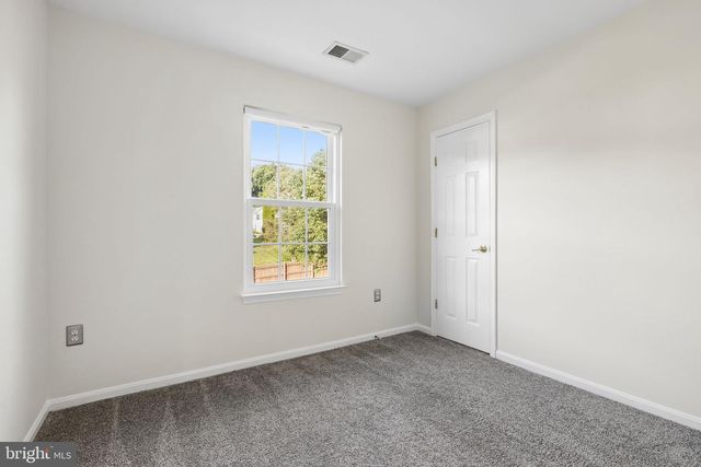 5943 ROTH CT, Woodbridge, VA 22193