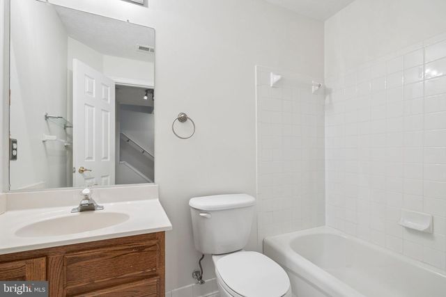 5943 ROTH CT, Woodbridge, VA 22193