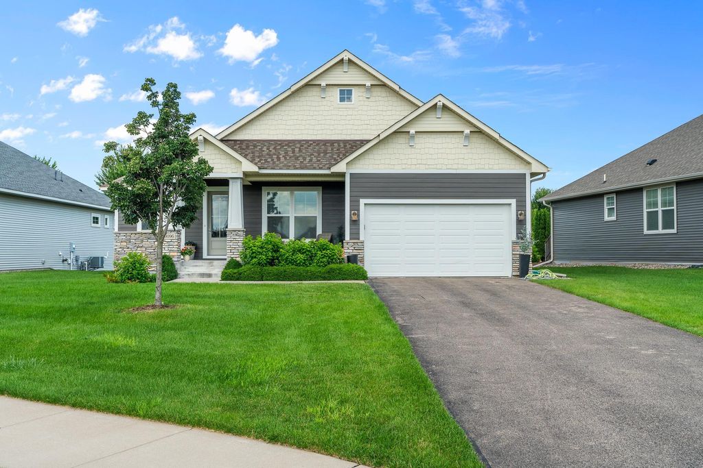 9096 Jade Circle N, Lake Elmo, MN 55042