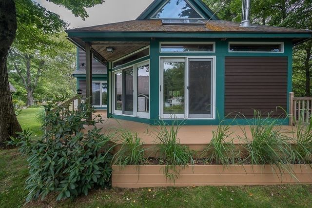 5 Abenaki St, Hubbardston, MA 01452