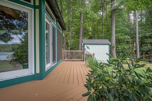 5 Abenaki St, Hubbardston, MA 01452
