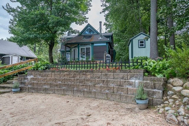 5 Abenaki St, Hubbardston, MA 01452