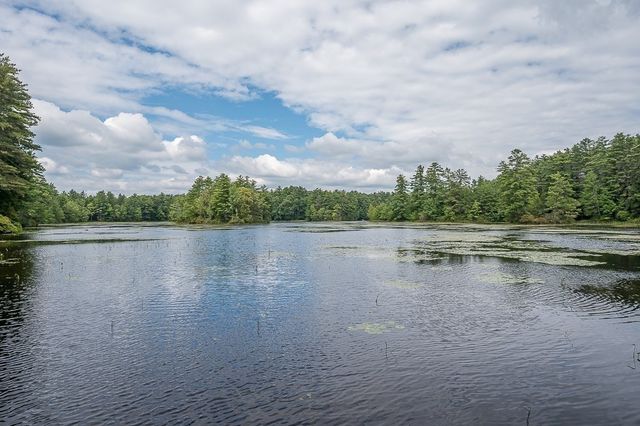 5 Abenaki St, Hubbardston, MA 01452