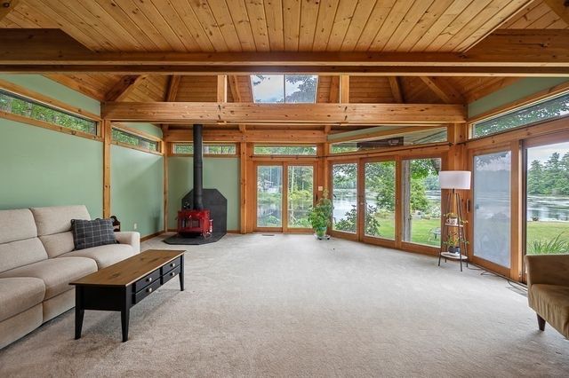 5 Abenaki St, Hubbardston, MA 01452