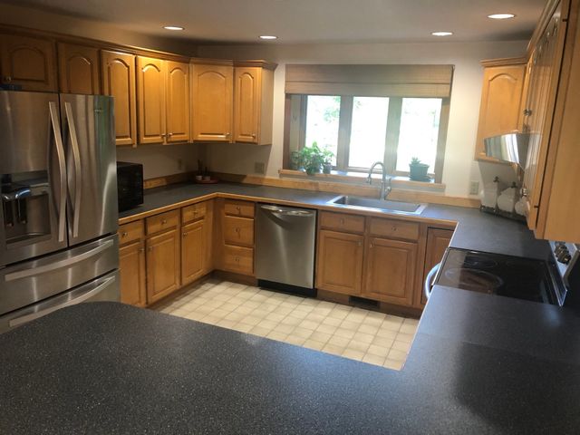 5 Abenaki St, Hubbardston, MA 01452