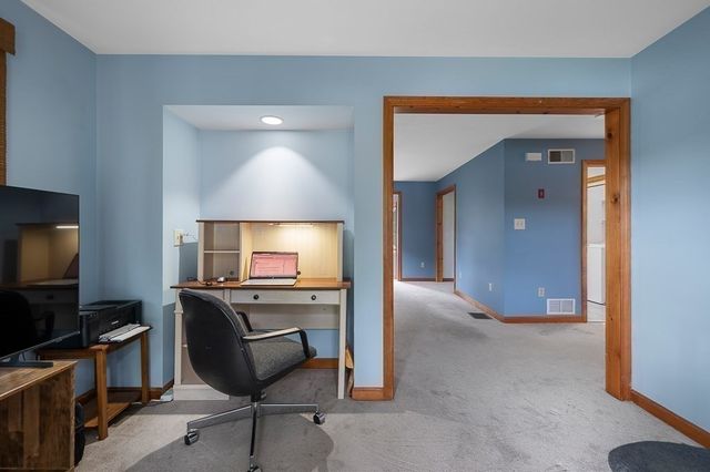 5 Abenaki St, Hubbardston, MA 01452