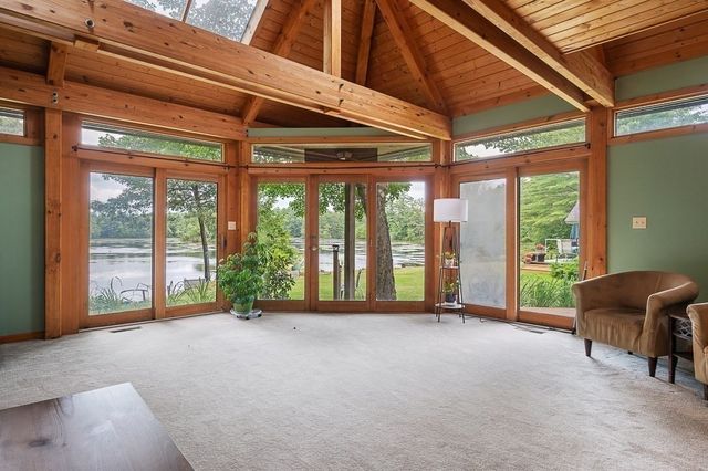 5 Abenaki St, Hubbardston, MA 01452