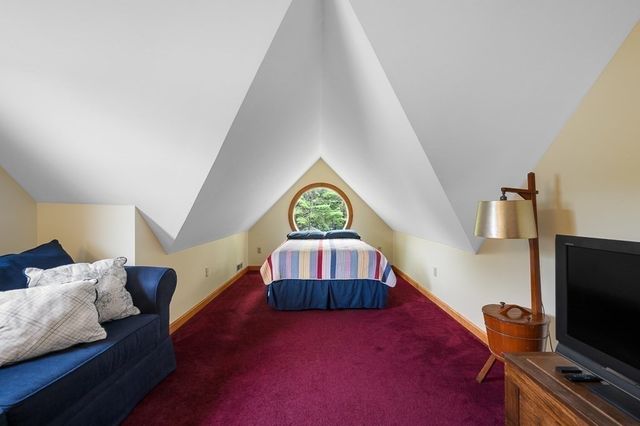 5 Abenaki St, Hubbardston, MA 01452