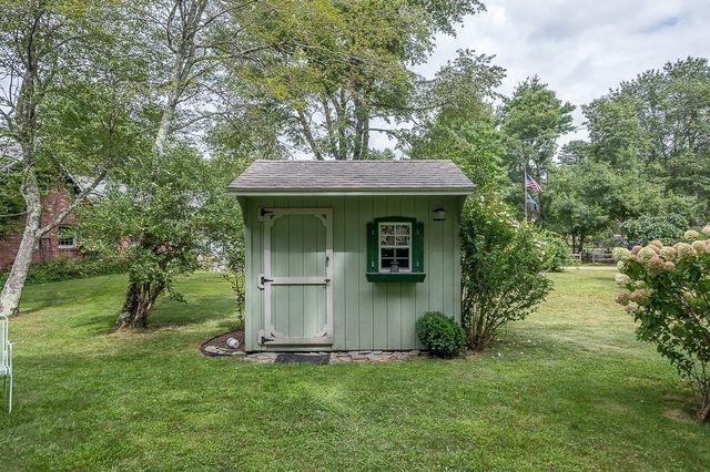 5 Abenaki St, Hubbardston, MA 01452