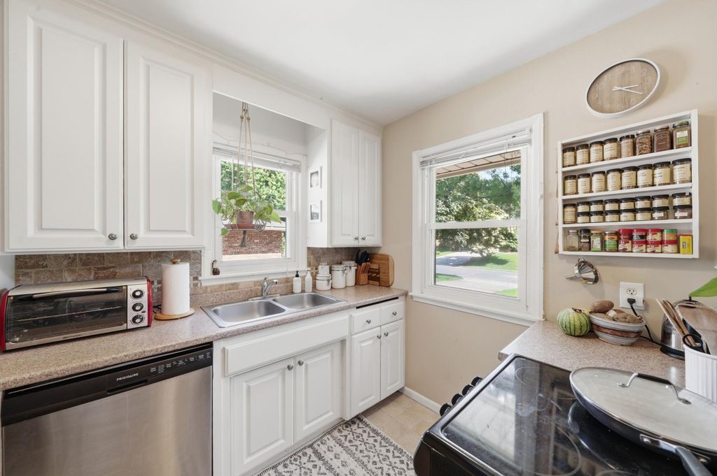5124 Richmond Drive, Edina, MN 55436