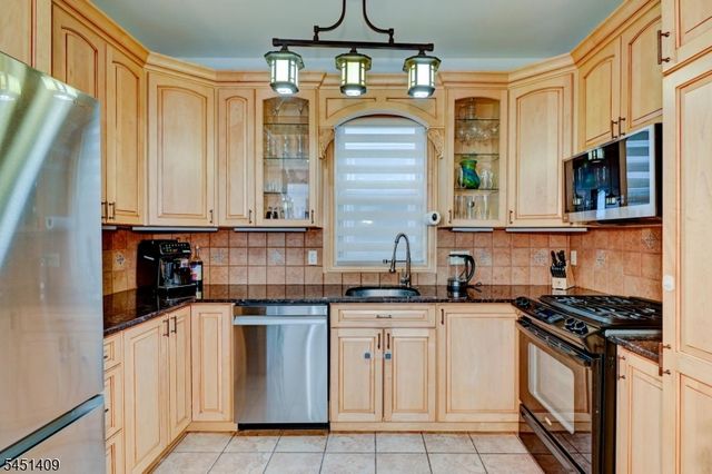 115 Market St, Garfield City, NJ 07026