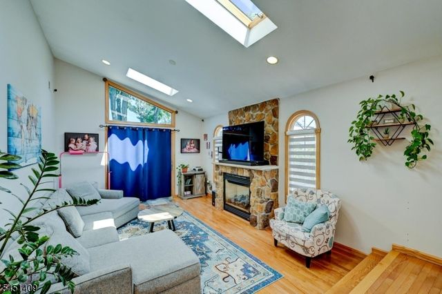 115 Market St, Garfield City, NJ 07026
