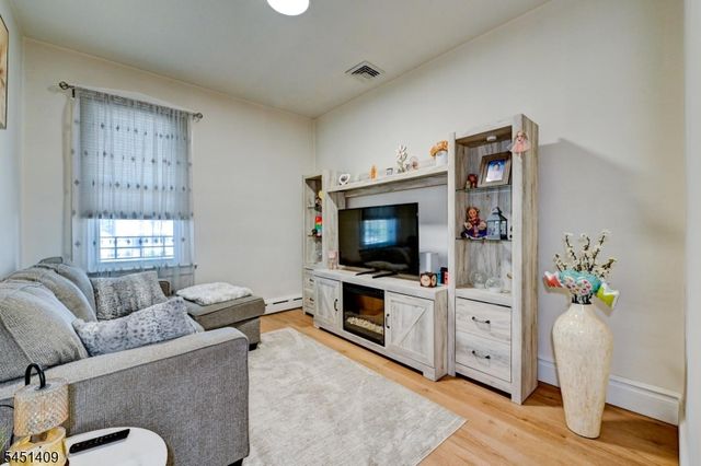115 Market St, Garfield City, NJ 07026