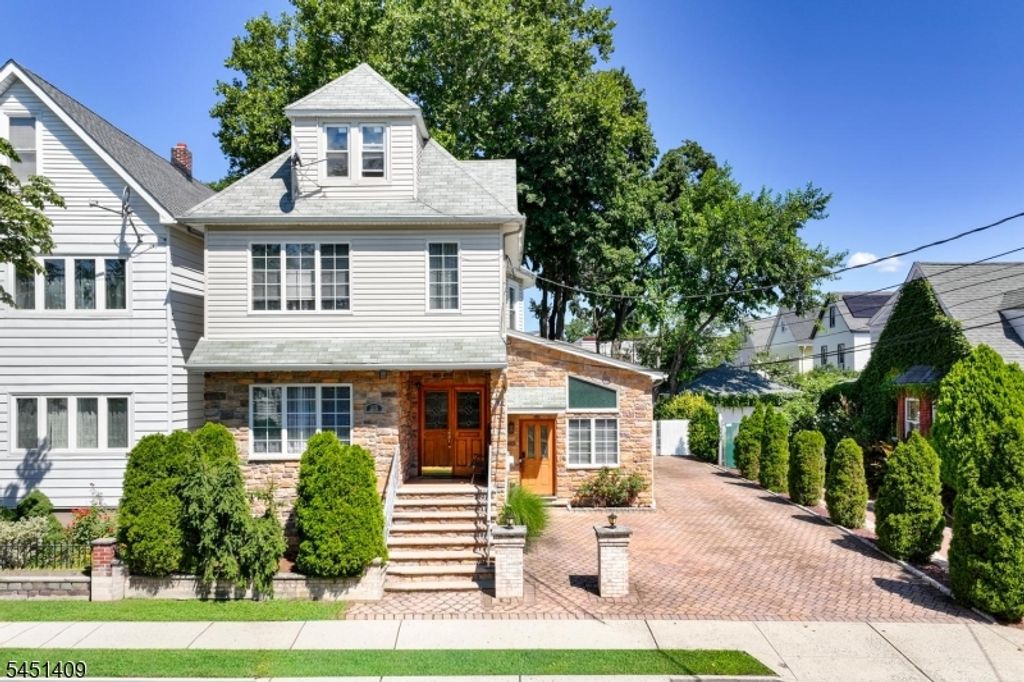 115 Market St, Garfield City, NJ 07026