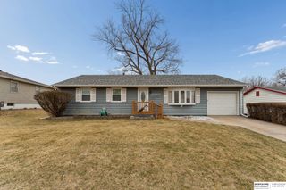 1227 Sunset Drive, Bellevue, NE 68005