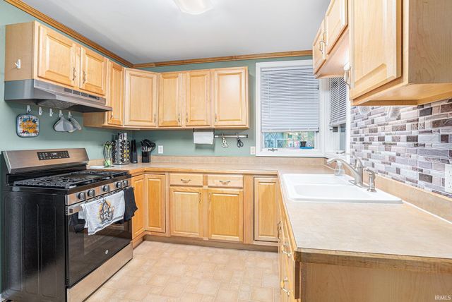 1526 E Beardsley Avenue, Elkhart, IN 46514