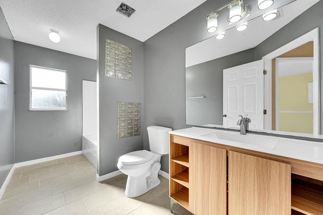 2518 SE Cooper Lane, Port St Lucie, FL 34984