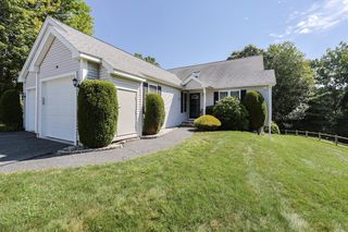 18 Carriage Path 18, Uxbridge, MA 01569