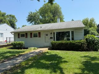 29 N ROSLYN Road, Westmont, IL 60559