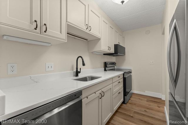 21800 Morley Avenue 417, Dearborn, MI 48124