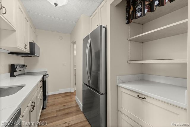 21800 Morley Avenue 417, Dearborn, MI 48124