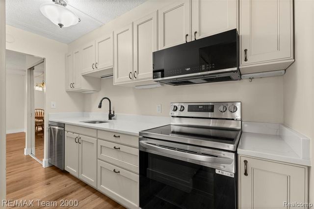 21800 Morley Avenue 417, Dearborn, MI 48124