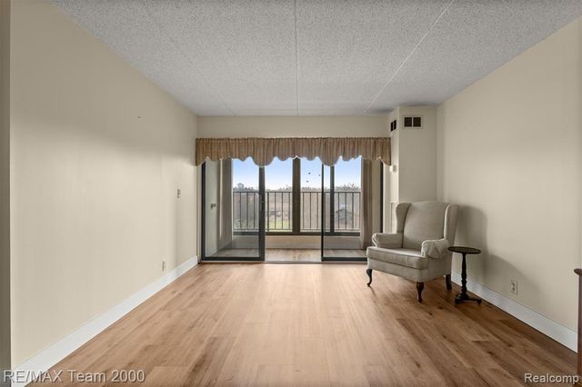 21800 Morley Avenue 417, Dearborn, MI 48124