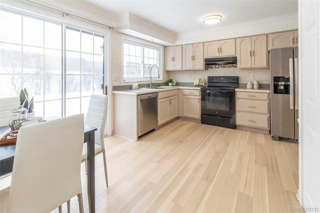 1871 Fleetwood Drive, Troy, MI 48098