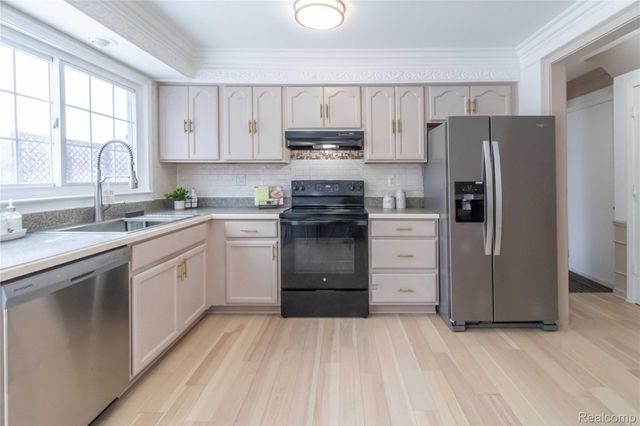 1871 Fleetwood Drive, Troy, MI 48098