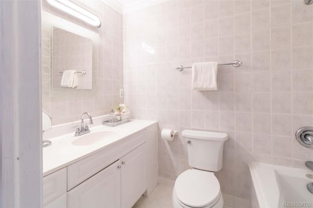 1871 Fleetwood Drive, Troy, MI 48098