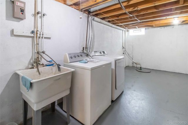 1871 Fleetwood Drive, Troy, MI 48098