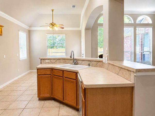 519 Oleander Street, Lake Jackson, TX 77566