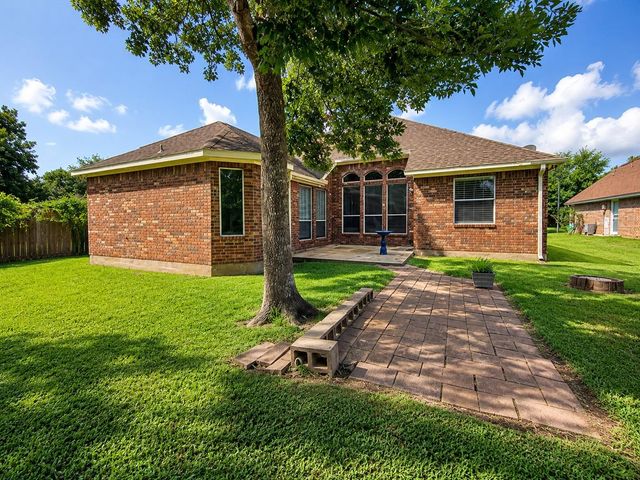 519 Oleander Street, Lake Jackson, TX 77566