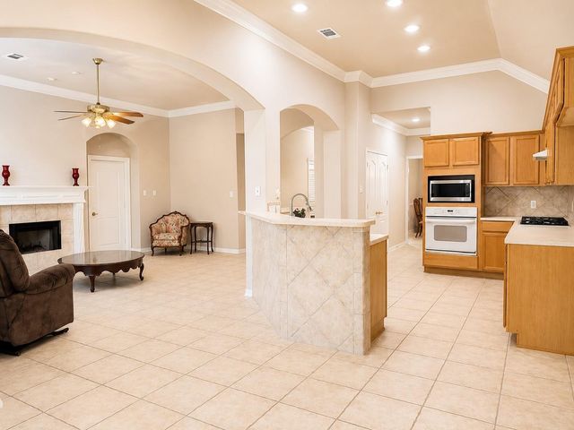 519 Oleander Street, Lake Jackson, TX 77566