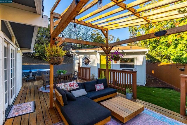 341 Paloma Ct, Martinez, CA 94553