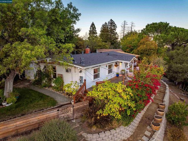 341 Paloma Ct, Martinez, CA 94553