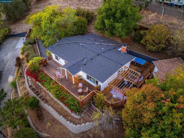 341 Paloma Ct, Martinez, CA 94553