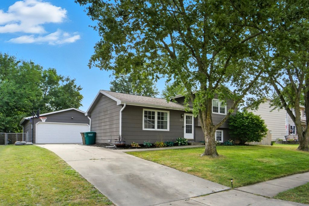1028 7th Street NW, Altoona, IA 50009
