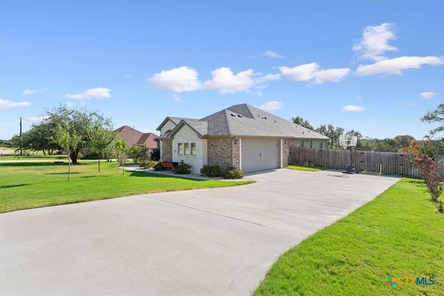 1066 Vista Drive, Salado, TX 76571