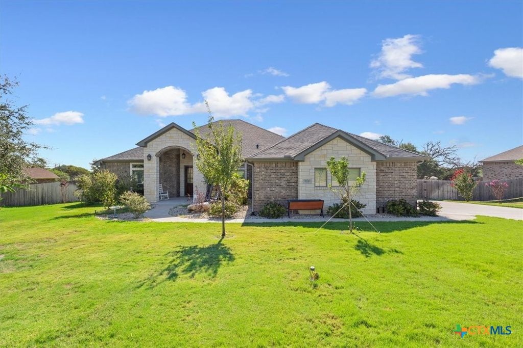 1066 Vista Drive, Salado, TX 76571