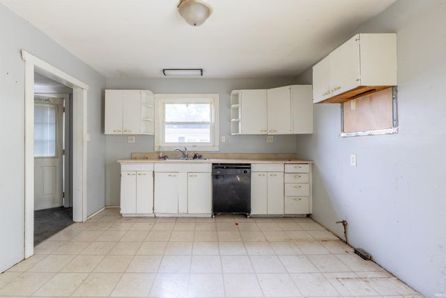 126 E Whitley Street, Churubusco, IN 46723