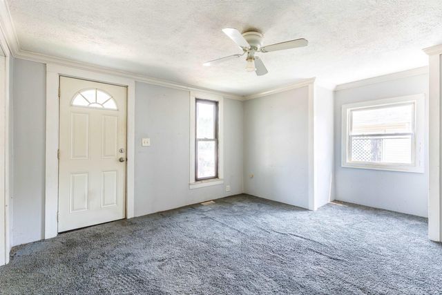 126 E Whitley Street, Churubusco, IN 46723