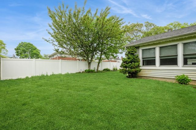 2 Barrett Street, Massapequa, NY 11758