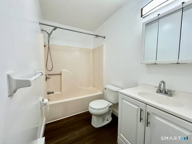 19 Somers Street B8, Danbury, CT 06810