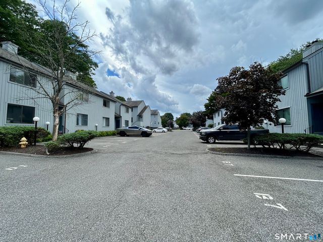 19 Somers Street B8, Danbury, CT 06810
