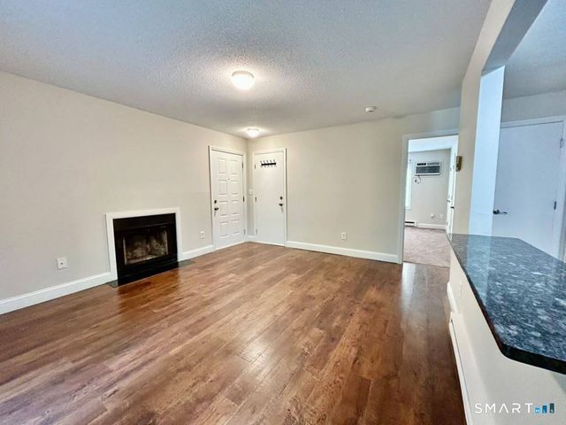 19 Somers Street B8, Danbury, CT 06810